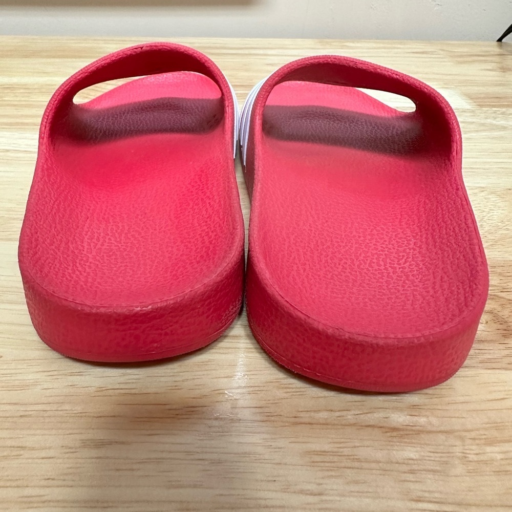 Girls size 13k Adidas Adilette Aqua kids slide sandals. Dark pink/white